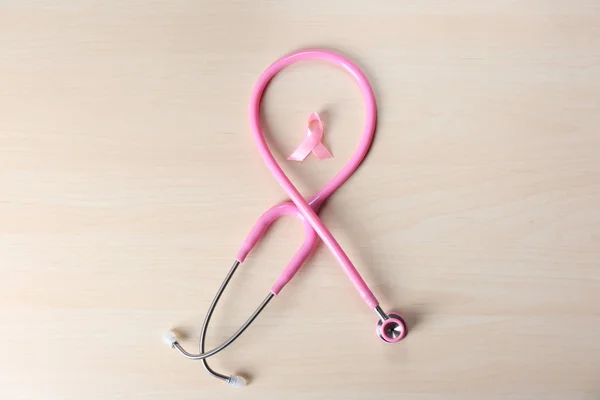 Rosa Bandet Med Stetoskop Trä Bakgrund Breast Cancer Koncept — Stockfoto