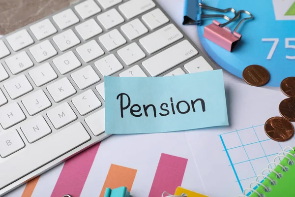 Word Pension Ileti Örneği Klavye Sikke Tablo Listeleri Ile Kağıt — Stok fotoğraf