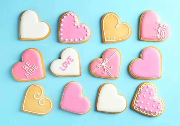 Díszített Szív Alakú Cookie Kat Színes Háttér Felülnézet Valentin Nap — Stock Fotó