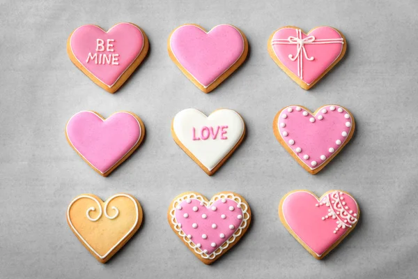 Galletas Decoradas Forma Corazón Fondo Color Vista Superior Dulce San — Foto de Stock