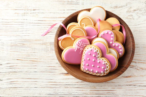 Tigela Com Biscoitos Decorados Forma Coração Mesa Madeira — Fotografia de Stock