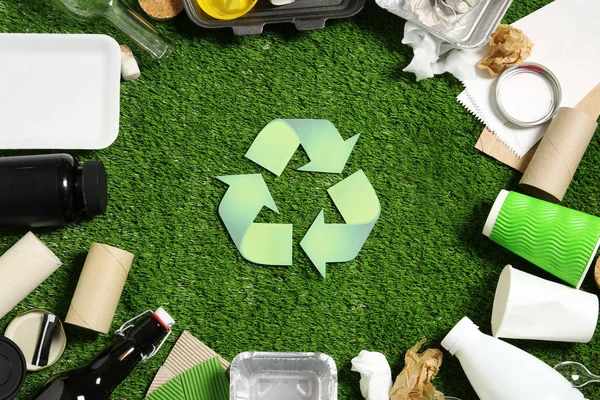 Recyklační Symbol Jiné Odpadky Umělých Trávnících — Stock fotografie
