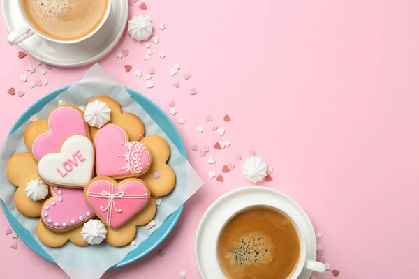 Café Manhã Romântico Com Biscoitos Forma Coração Xícaras Café Fundo — Fotografia de Stock