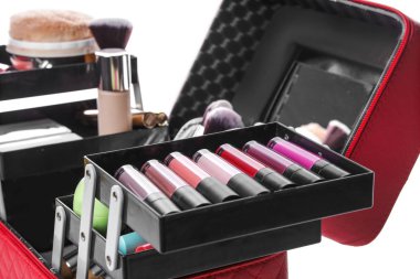 Makyaj ürünleri ve beyaz arka planda, closeup güzellik aksesuarları ile şık durum