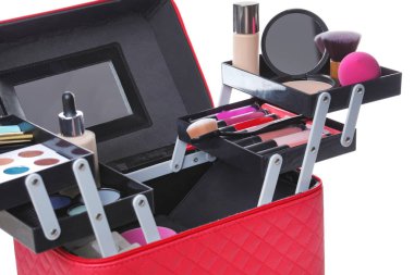 Makyaj ürünleri ve beyaz arka planda, closeup güzellik aksesuarları ile şık durum