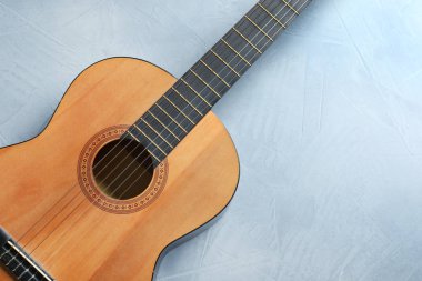 Klasik gitarda güzel renk arka plan, üstten görünüm