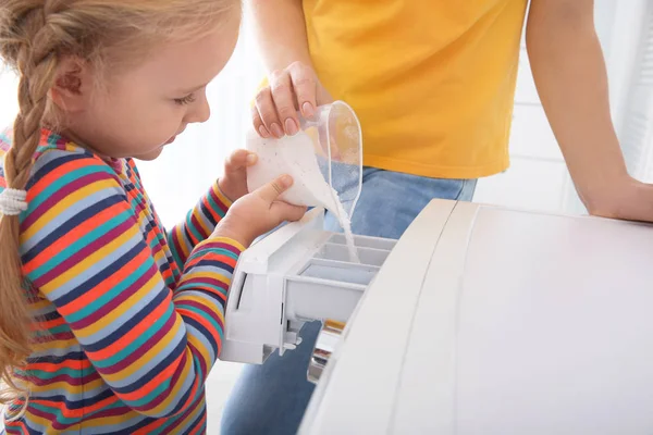 Little Girl Helping Her Mother Laundry Closeup — Stock Photo, Image