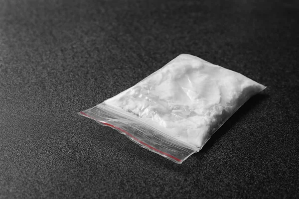 Кокаин Пластиковом Пакете Черном Фоне — стоковое фото