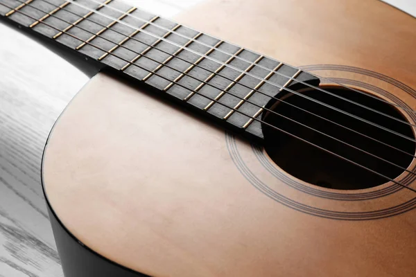 Guitarra Clásica Hermosa Vista Sobre Cuerpo Con Cuerdas Instrumento Musical —  Fotos de Stock