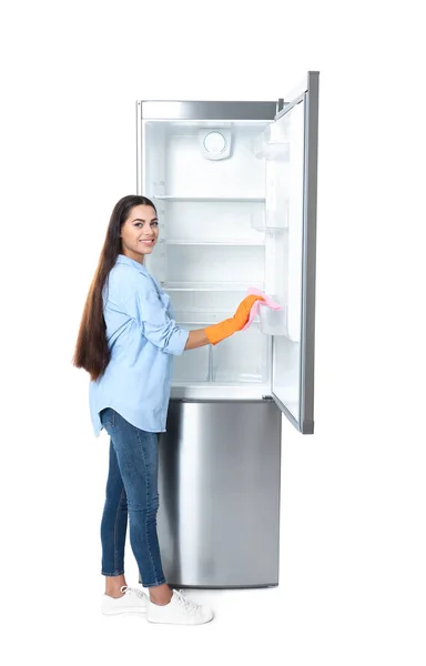 바탕에 냉장고를 — 스톡 사진