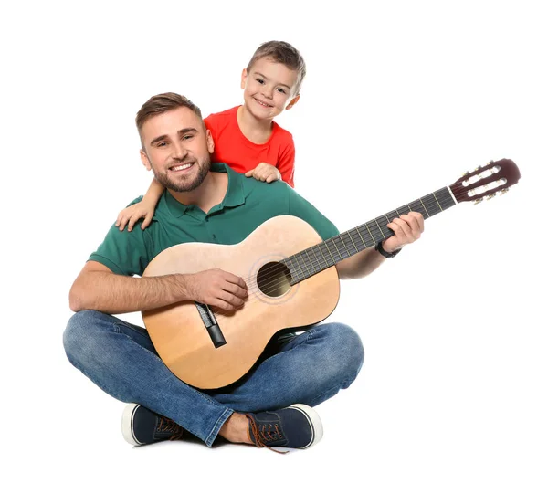 Padre Tocando Guitarra Para Hijo Sobre Fondo Blanco — Foto de Stock