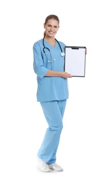 Retrato Comprimento Total Jovem Assistente Médico Com Estetoscópio Área Transferência — Fotografia de Stock