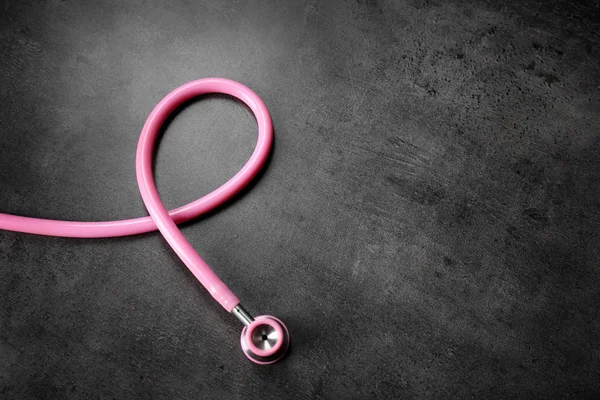 Rosa Stetoskop Som Awareness Ribbon Mörk Bakgrund Utrymme För Text — Stockfoto