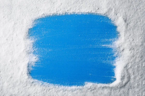 背景色 テキスト用のスペースと上面に雪で作られたフレーム — ストック写真