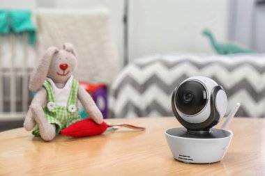 Bebek monitörü ve oyuncak odada, mesaj için yer var. CCTV ekipmanları
