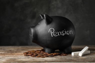 Kumbara kelime Pension, tebeşir ve sikkeler üzerinde tablo ile
