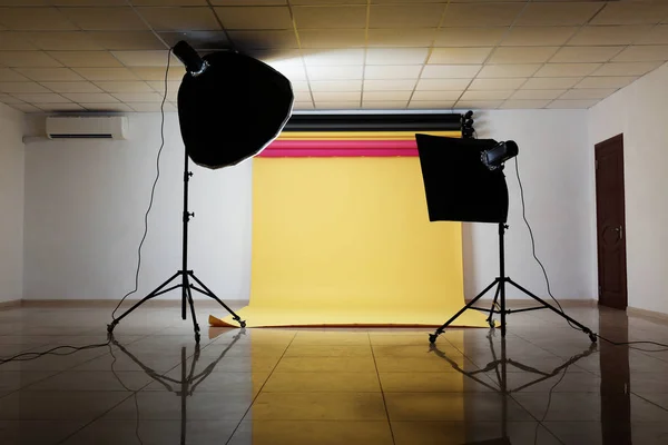 Interiör Modern Fotostudio Med Professionell Ljusutrustning — Stockfoto