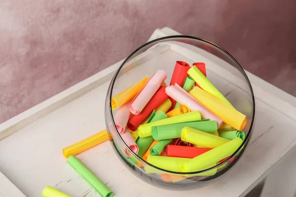 Kleurrijke Papieren Stukken Voor Loterij Glazen Vaas Houten Tafel — Stockfoto