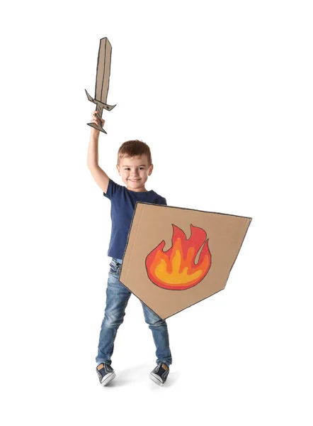 Lindo Niño Jugando Con Espada Cartón Escudo Sobre Fondo Blanco — Foto de Stock