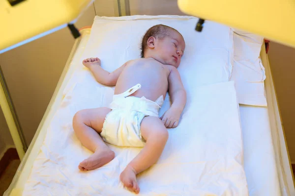 Новорожденный Ребенок Ультрафиолетовым Светом Больнице — стоковое фото