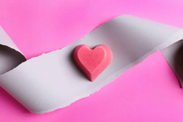 Σύνθεση Καρδιά Σχήμα Μούρο Παγάκι Έγχρωμο Φόντο Top View — Φωτογραφία Αρχείου
