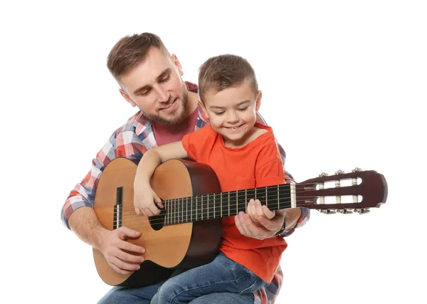 Ojciec Jego Synek Się Grać Gitarze Białym Tle Nauczanie — Zdjęcie stockowe