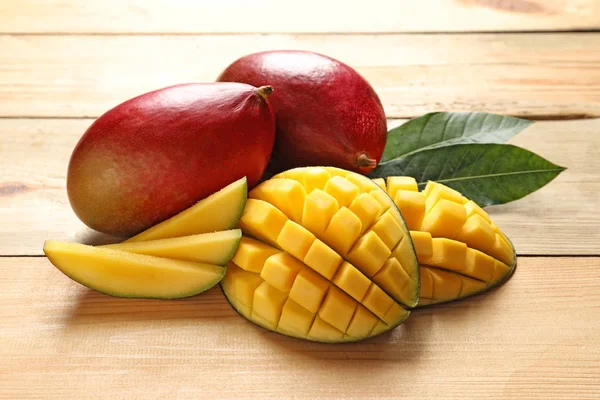 Composition Fresh Mango Light Wooden Background — Stock Photo, Image