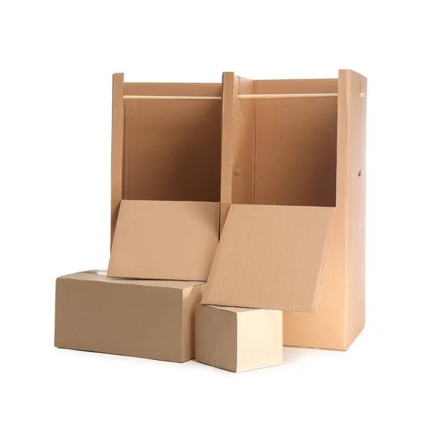 白色背景上的空纸板衣柜盒 — 图库照片