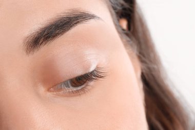 Güzel doğal kirpik, closeup görünümü olan kadın