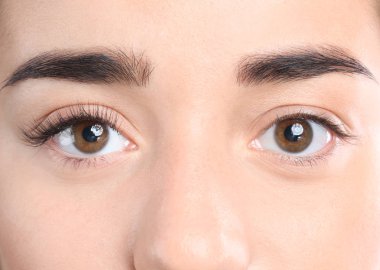 Güzel kirpik, closeup görünümü olan kadın