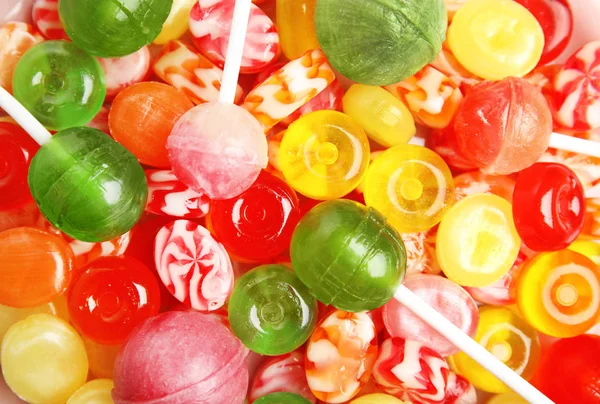 以不同美味的五颜六色的糖果为背景 顶视图 — 图库照片