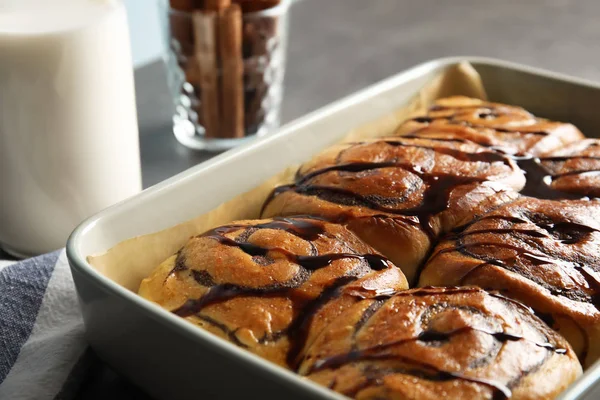 Baking Dish Cinnamon Rolls Table Closeup — Stock Photo, Image