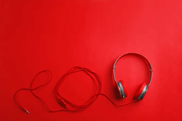 Κομψά Ακουστικά Στο Χρώμα Φόντου Top View Χώρο Για Κείμενο — Φωτογραφία Αρχείου