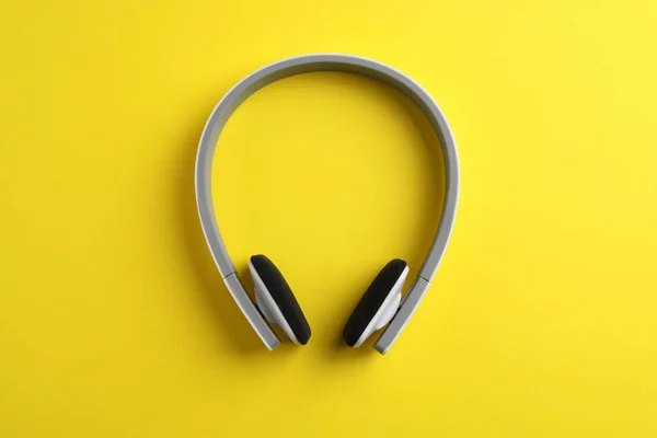 Wireless Headphones Color Background Top View — Stock Photo, Image