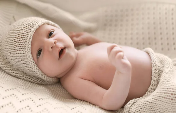 Adorable Newborn Baby Hat Lying Bed — Stock Photo, Image