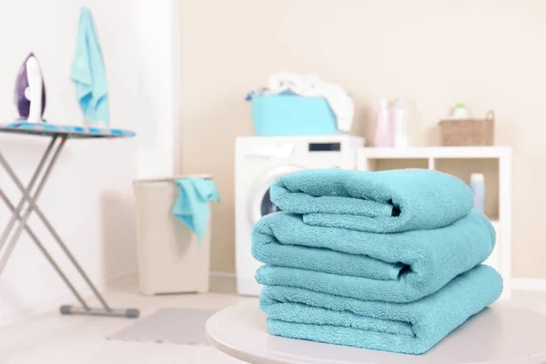 Stack Clean Towels Table Laundry Room Space Text — Stock Photo, Image