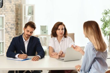 İnsan kaynakları başvuru Office ile iletken iş görüşmesi komisyon
