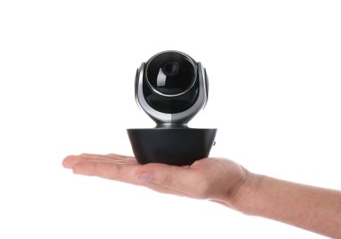 Bebek fotoğraf makinesi beyaz arka plan üzerinde tutan kadın. CCTV ekipman