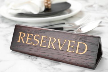 Tablo ayarı ile ayrılmış oturum restoranda