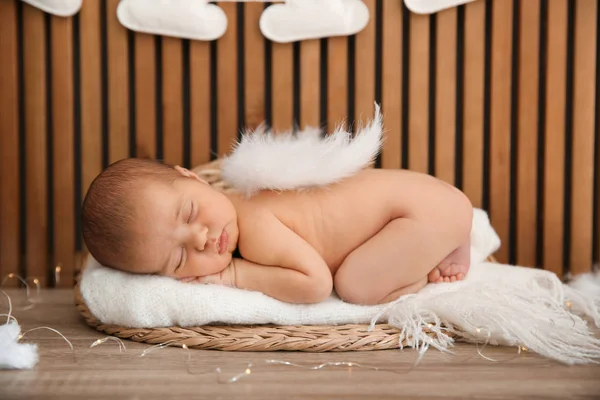 Lindo Bebé Recién Nacido Como Ángel Navidad Estudio Decorado — Foto de Stock