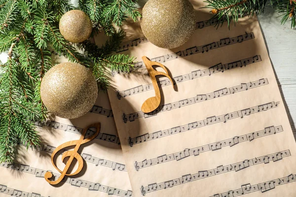 Composición Con Notas Musicales Madera Bolas Navidad Mesa Vista Superior —  Fotos de Stock