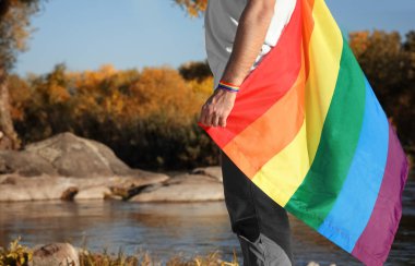 Lgbt bayrak açık havada, Rainbow ile metin için yer dostum. Eşcinsel sembolü