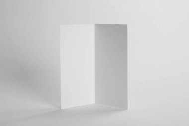 Beyaz arka plan boş broşür. Tasarım için alay