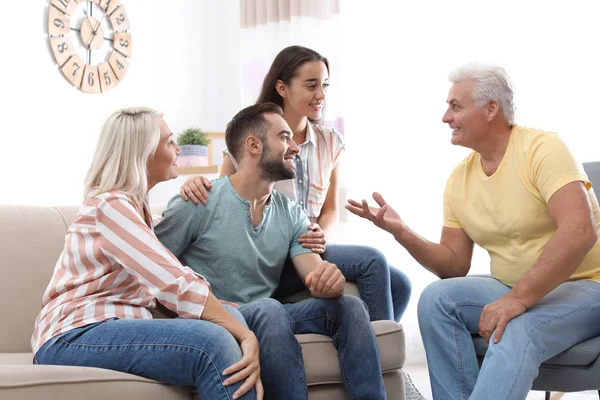 Gelukkige Familie Thuis Reünie Van Generaties — Stockfoto