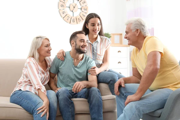 Gelukkige Familie Thuis Reünie Van Generaties — Stockfoto