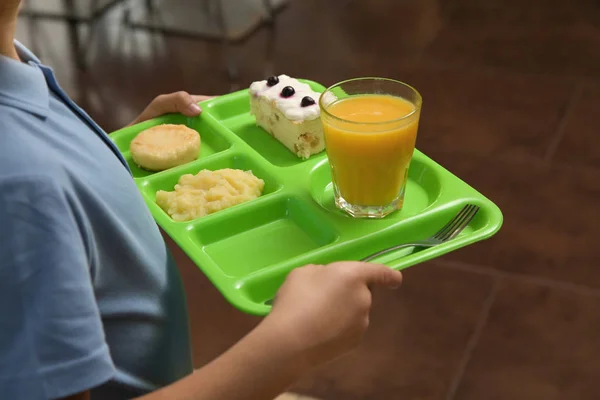 Vassoio Bambini Con Cibo Sano Nella Mensa Scolastica Primo Piano — Foto Stock