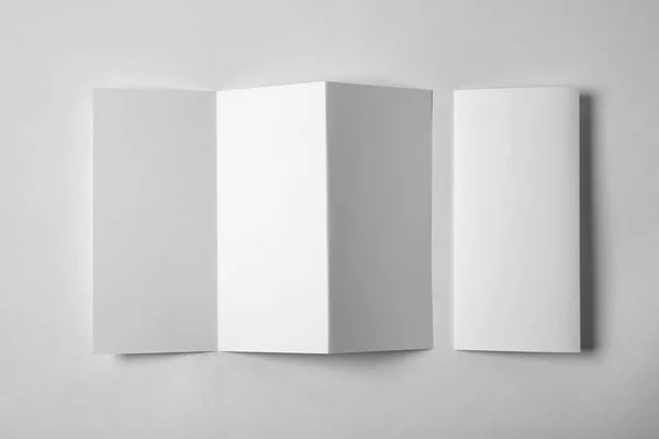 空白小册子在白色背景 上面看法 模拟设计 — 图库照片