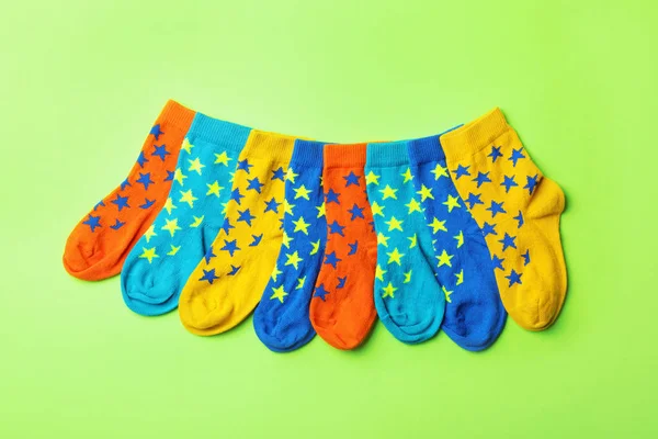 Chaussettes Enfant Mignonnes Sur Fond Couleur Vue Dessus — Photo