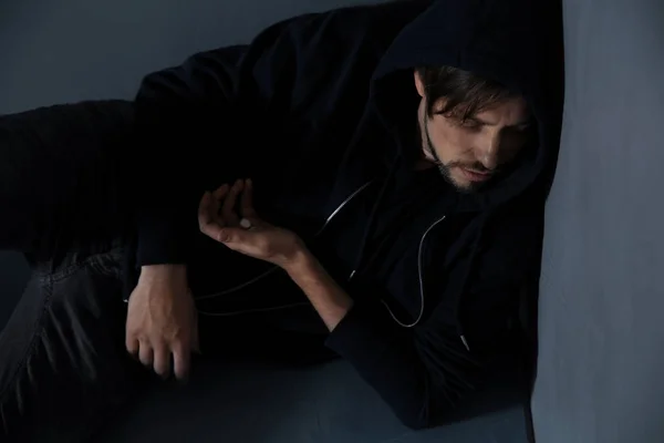 Passed Out Junkie Using Drugs Grey Wall — Stock Photo, Image