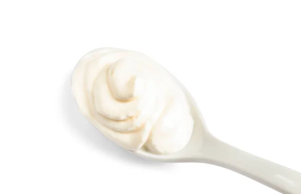 在白色背景上用酸奶油端上的勺子 顶视图 — 图库照片